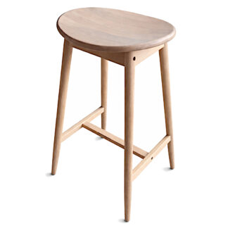 Barchair Slank. Lightly slanted wooden seat.